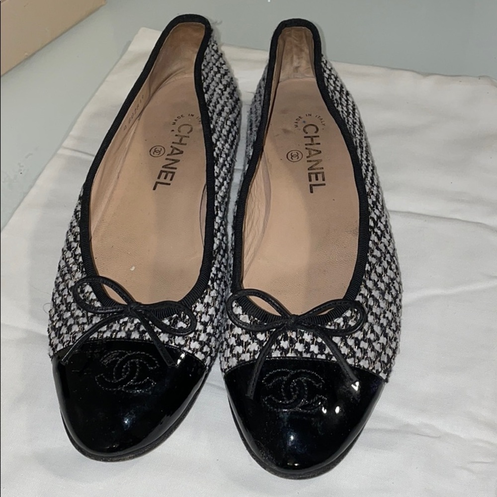 CHANEL FLATS
